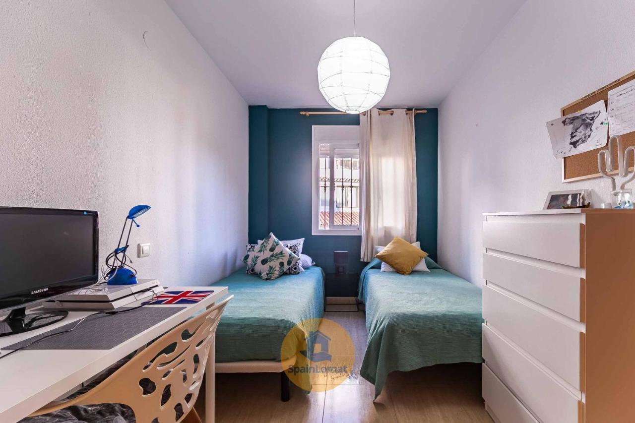Nice 2 Bedroom Apartment For Family In Los Pacos Фуэнхирола Экстерьер фото